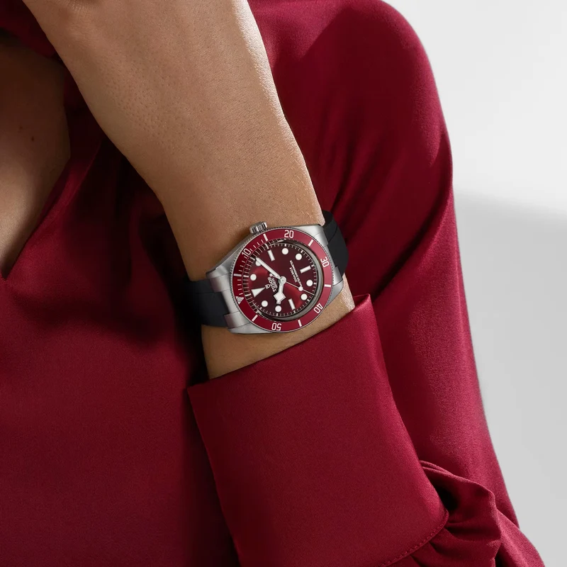 Black Bay 58 39mm - Burgundy on Rubber Strap
