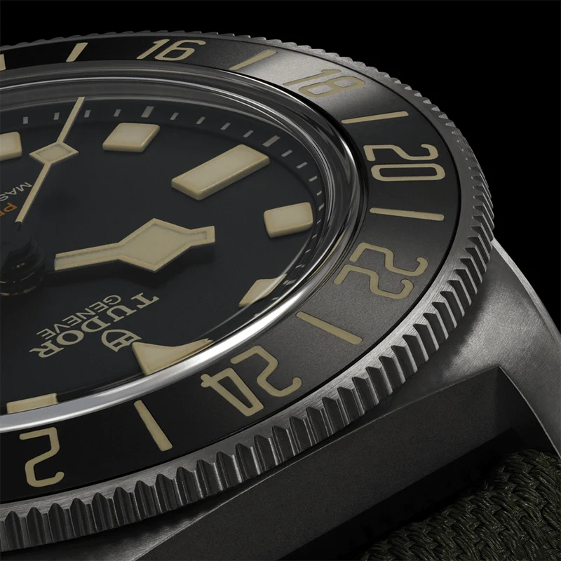 Pelagos FXD GMT Titanium 42mm - Black on Fabric Strap
