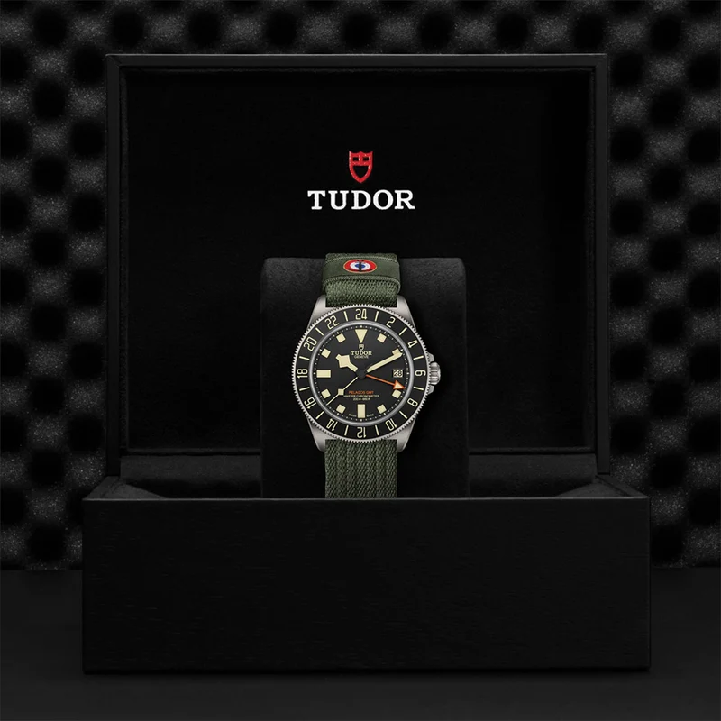 Pelagos FXD GMT Titanium 42mm - Black on Fabric Strap