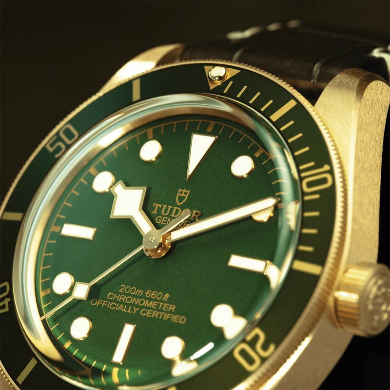 Black Bay 58 18K Yellow-Gold 39mm - Green on Leather Strap w/ Extra Fabric Strap