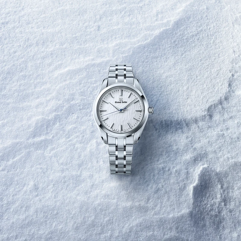 SBGX359 "Snowflake" Heritage Quartz 33mm - White on Bracelet