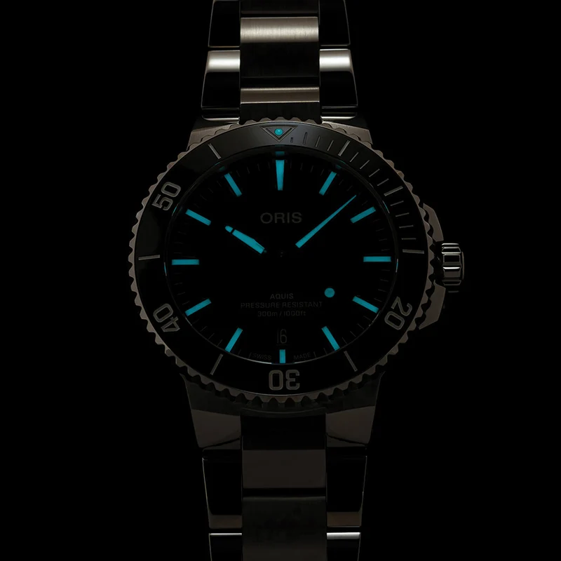 Oris Aquis Date 41.5mm - Green on Bracelet