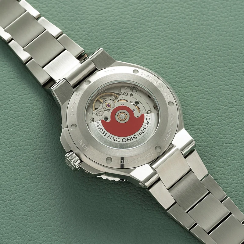 Oris Aquis Date 41.5mm - Green on Bracelet