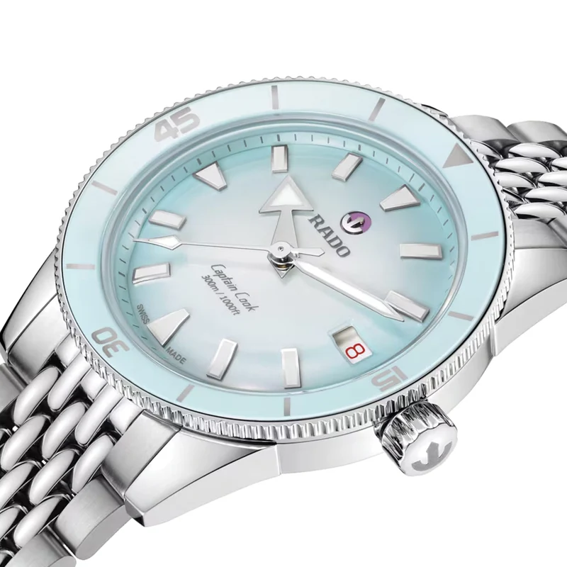 Captain Cook Automatic 39mm - Light Blue on Bracelet
