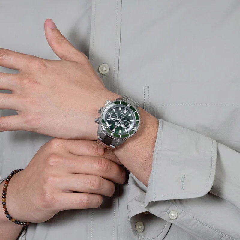 Captain Cook Automatic Chronograph 43mm - Green on Bracelet