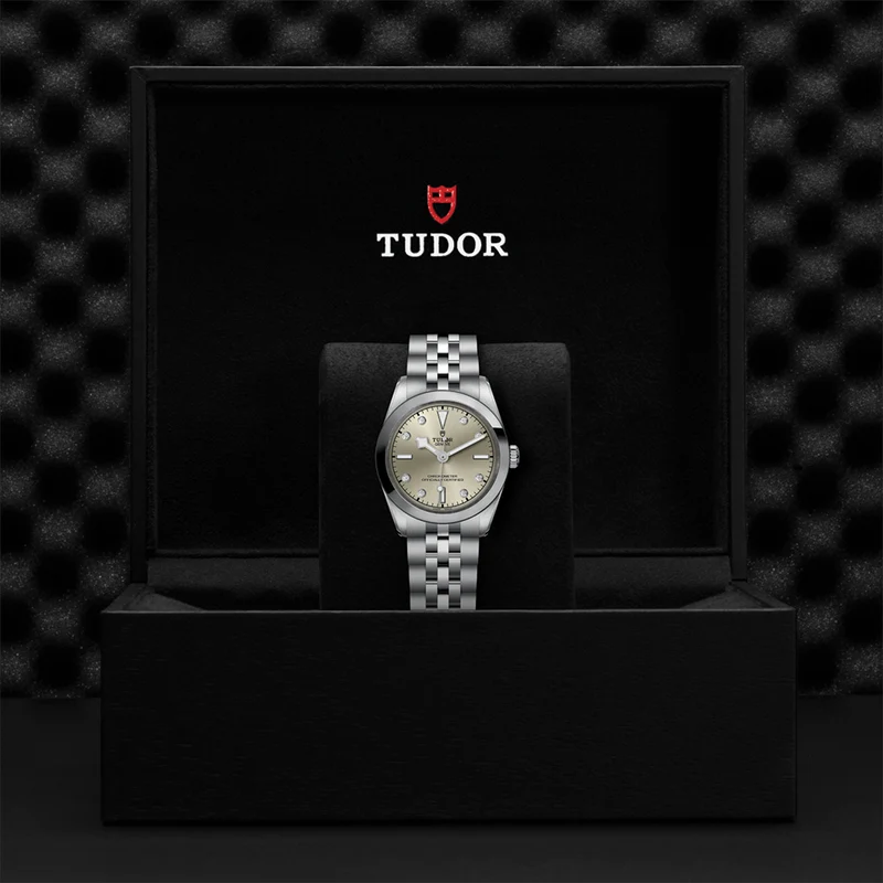 Black Bay One 31mm - Light Champagne, Diamond-Set on Bracelet