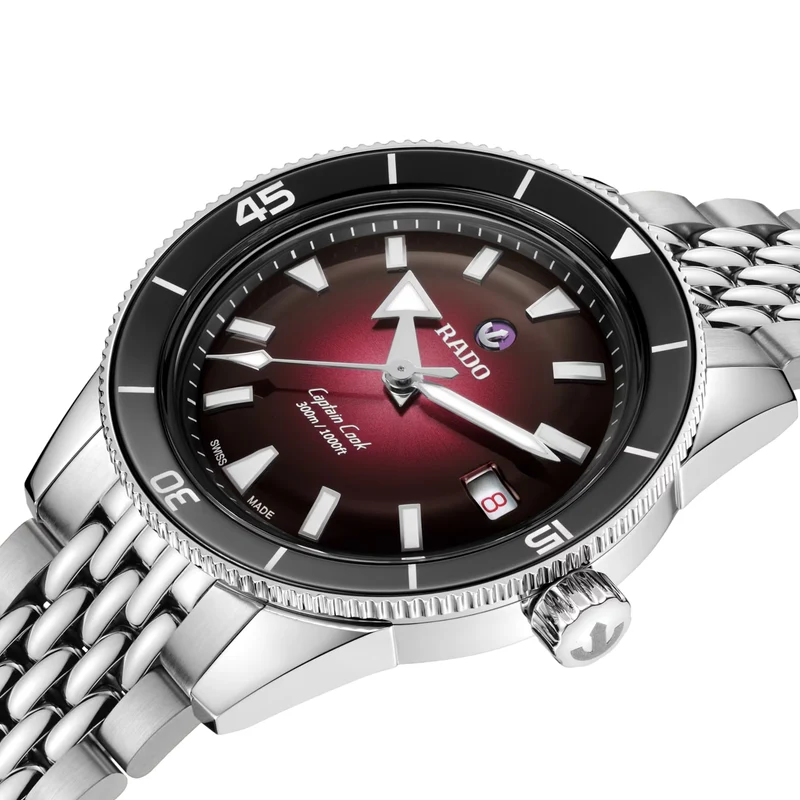 Captain Cook Automatic 39mm - Red on Bracelet w/ 2 Additional Straps