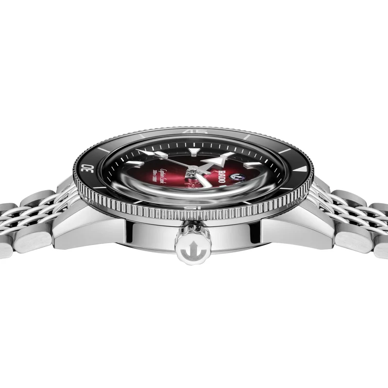 Captain Cook Automatic 39mm - Red on Bracelet w/ 2 Additional Straps