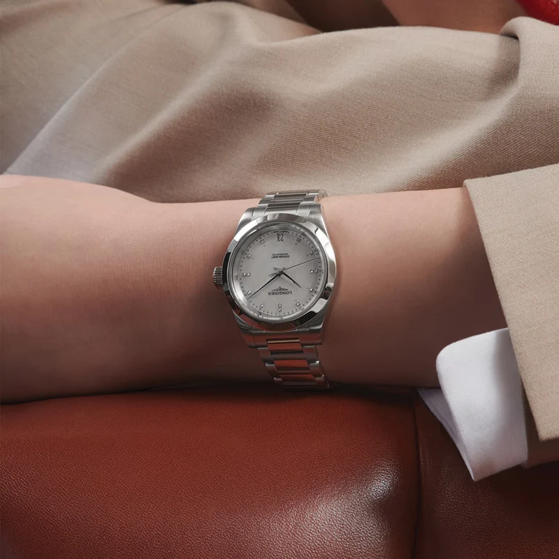 Conquest 34mm - White, Mother-of-Pearl w/ Diamonds on Bracelet