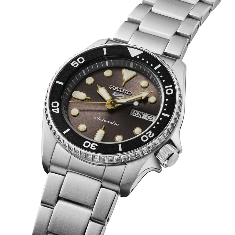 SRPL79 5 Sports SKX 38mm - Grey on Bracelet