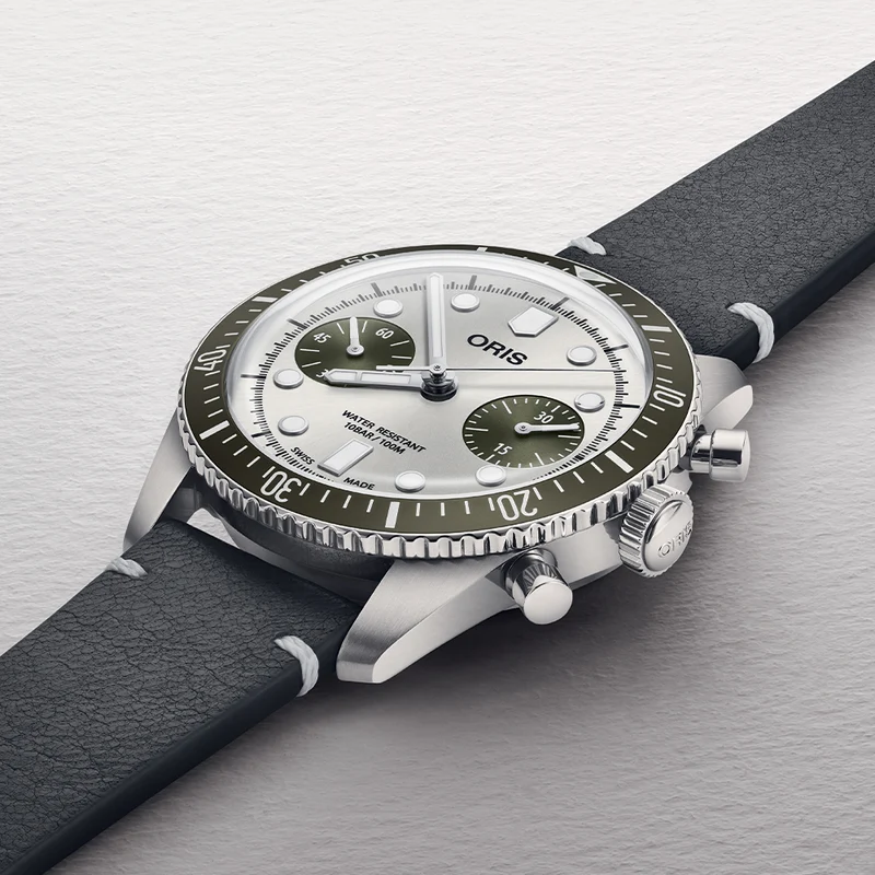 Divers Sixty-Five Chronograph 40mm - Silver on Leather Strap