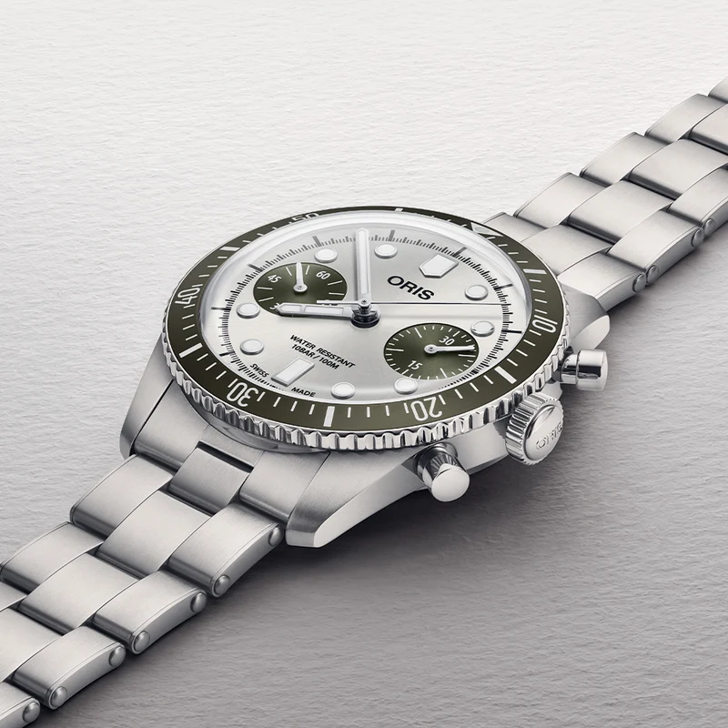 Divers Sixty-Five Chronograph 40mm - Silver on Bracelet