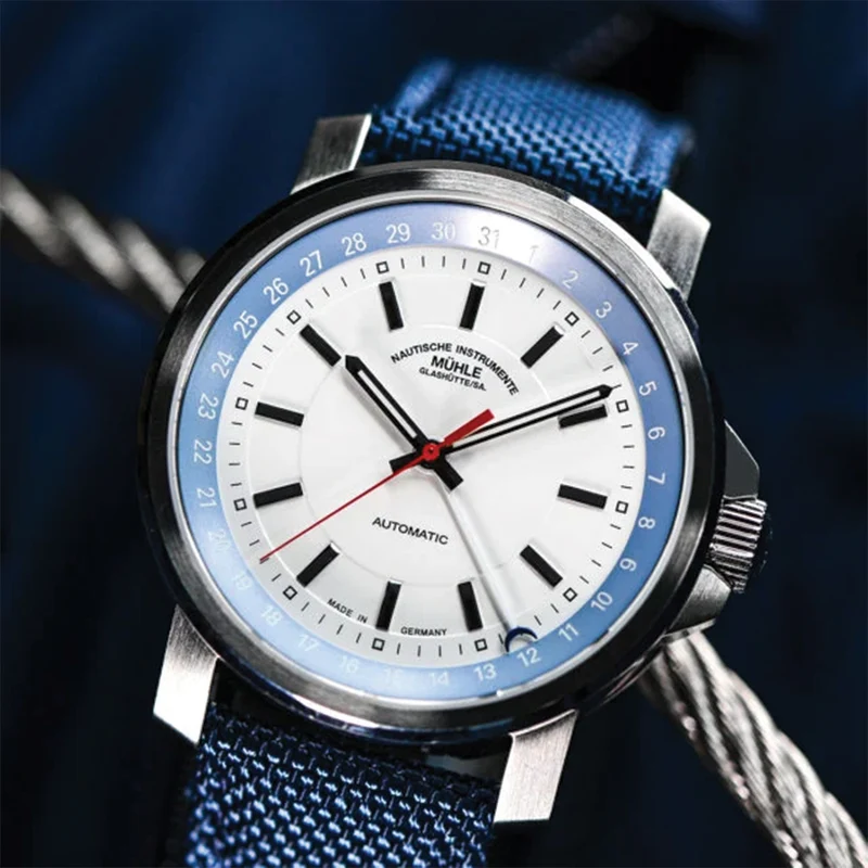 29er Big Pointer Date Automatic 42.4mm - White on Blue Canvas Strap