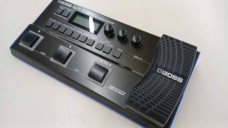 BOSS Multi-Effektgerät GT-1