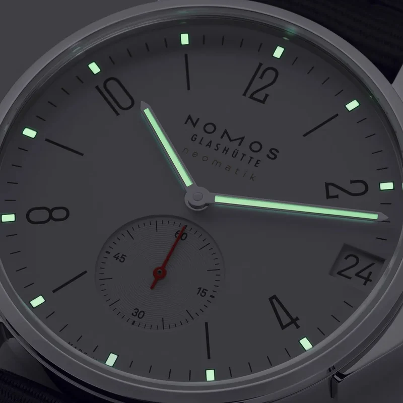 Ahoi Neomatik Sapphire Back 38mm - White Silver-Plated on Fabric Strap
