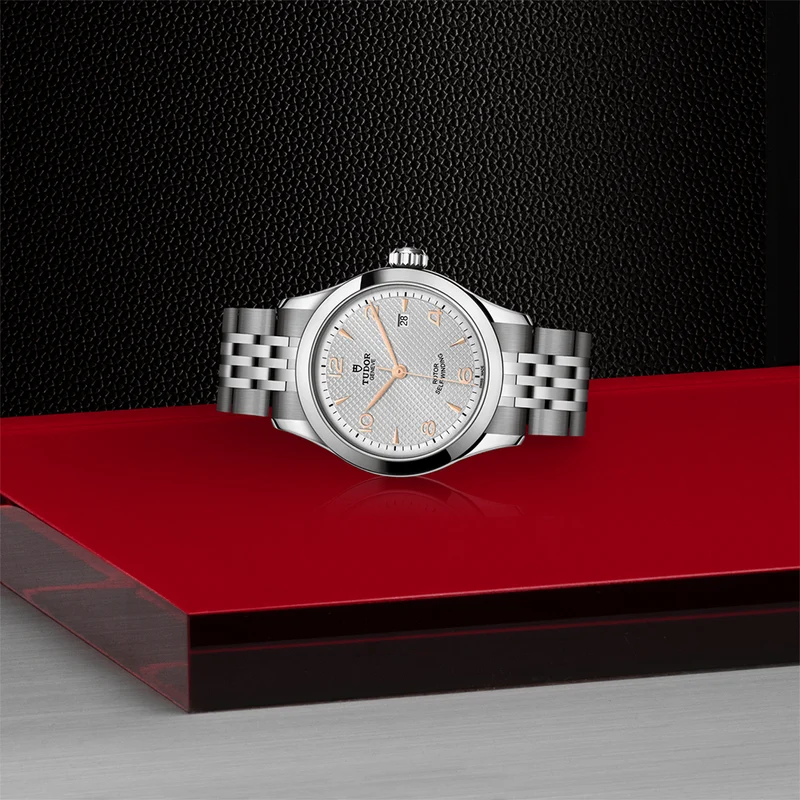 1926 28mm - Silver on Bracelet