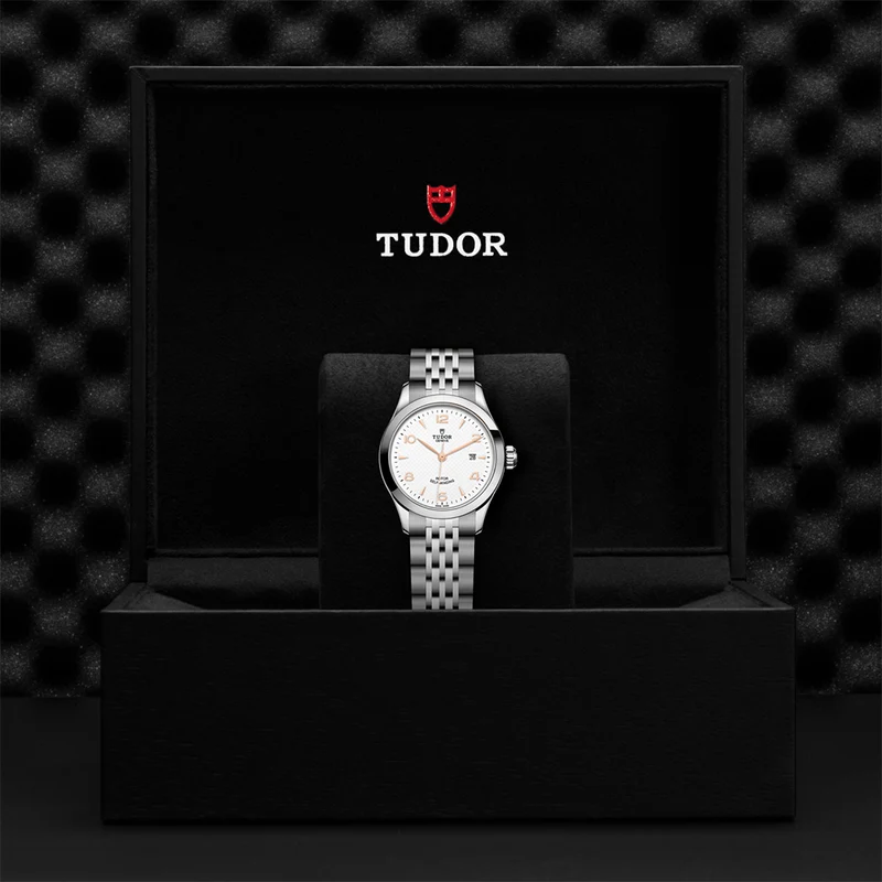 1926 28mm - White on Bracelet