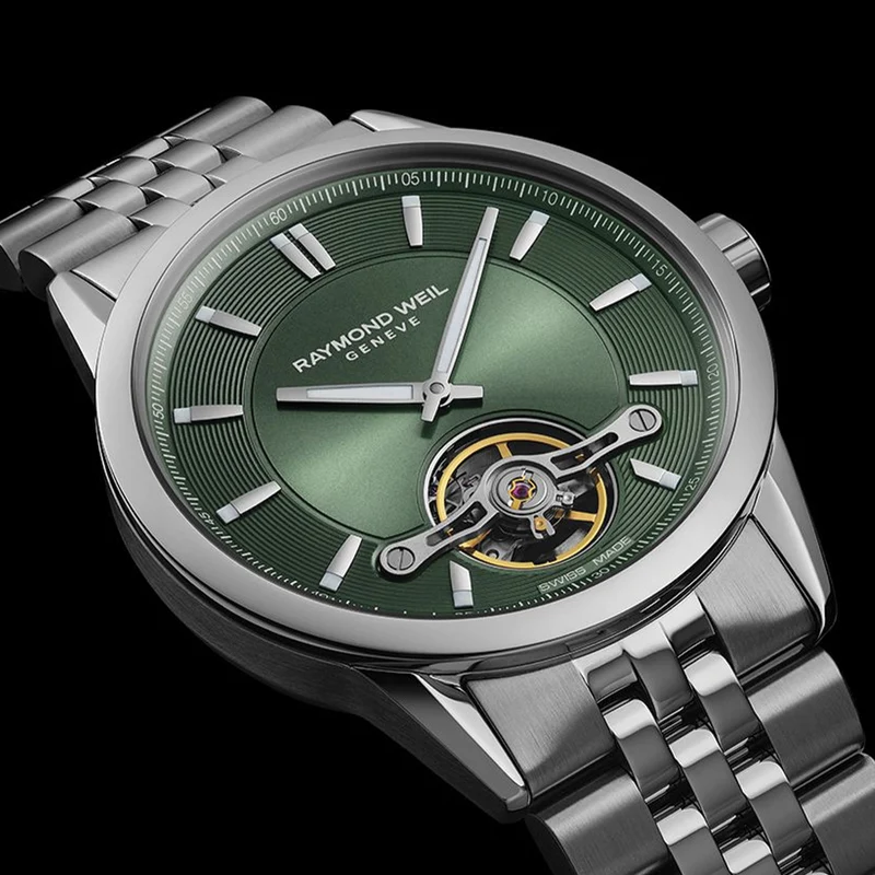 Freelancer Automatic 42.5mm - Green on Bracelet