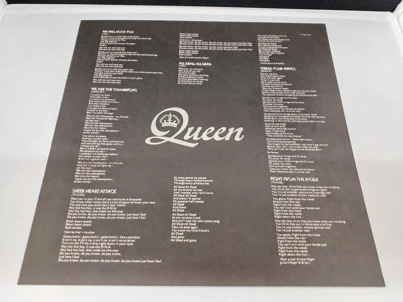 PIONEER – Der Welt gewidmet / Queen P-10430E