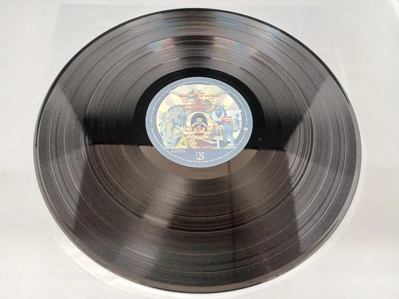 PIONEER – Der Welt gewidmet / Queen P-10430E