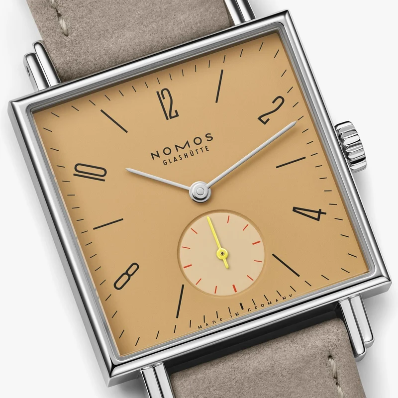 Tetra Ochra Sapphire Back 29.5mm - Ocher Yellow on Strap
