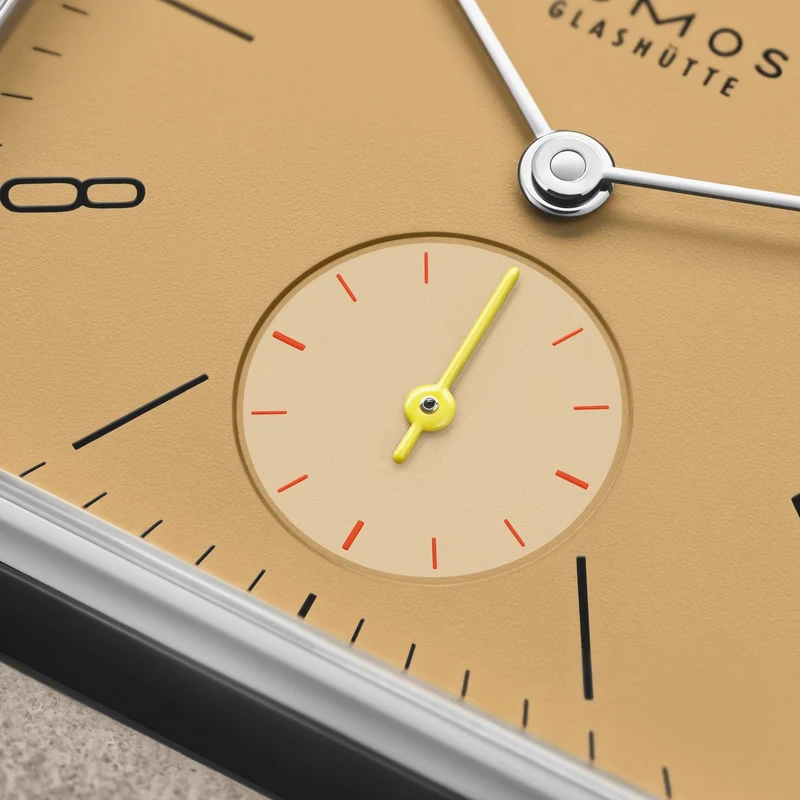 Tetra Ochra Sapphire Back 29.5mm - Ocher Yellow on Strap