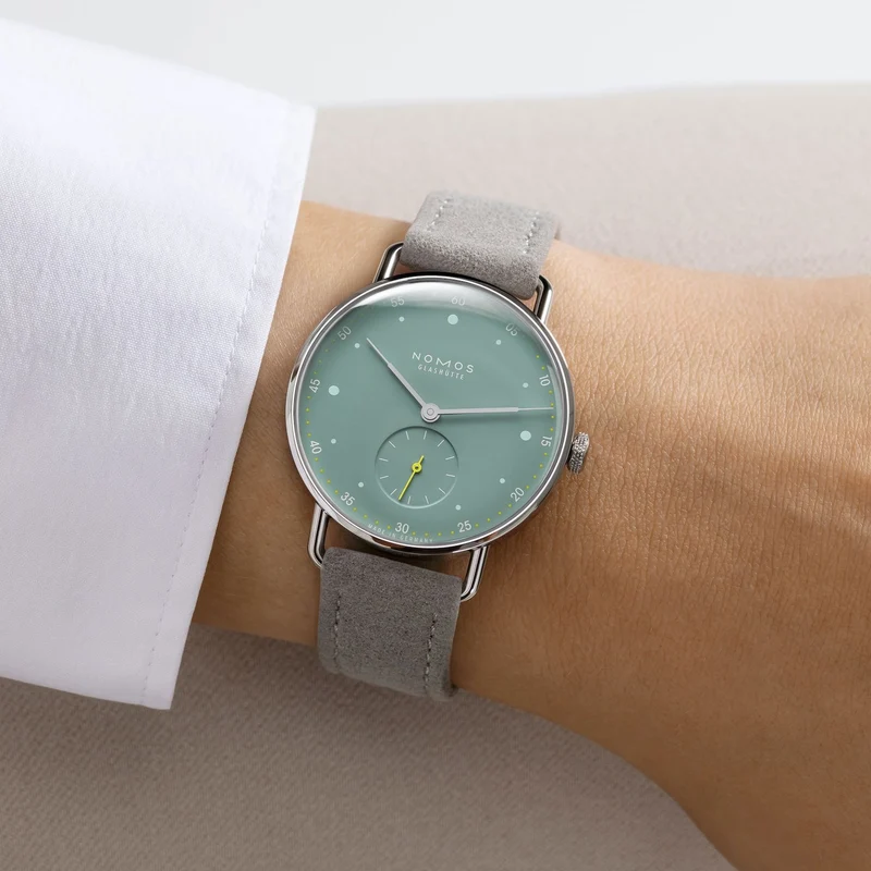 Metro Sapphire Back 33m - Sage Green on Strap