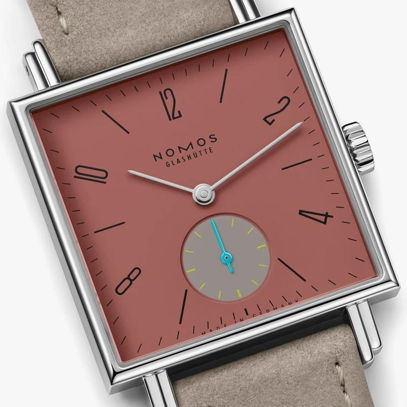 Tetra Terra Sapphire Back 29.5mm - Terracotta Red on Strap
