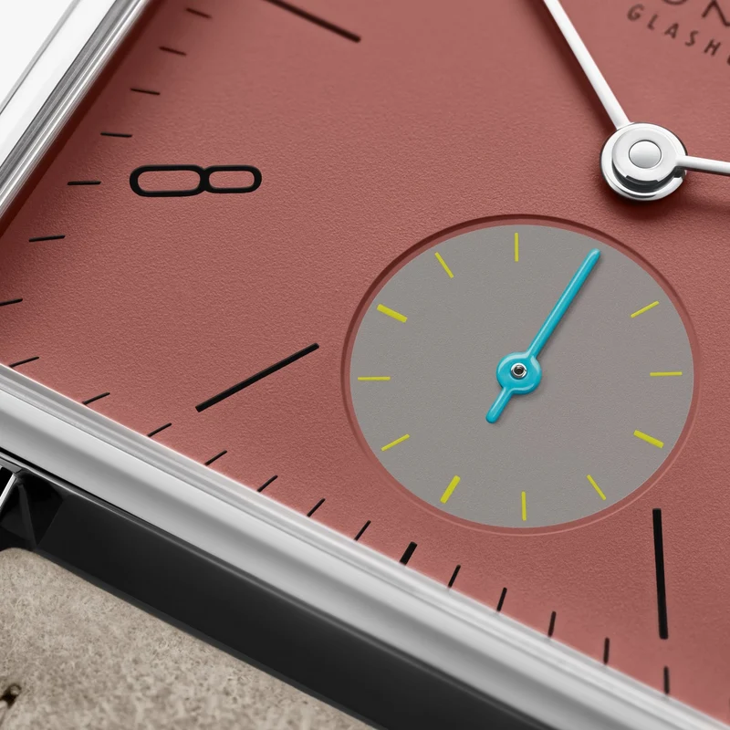 Tetra Terra Sapphire Back 29.5mm - Terracotta Red on Strap