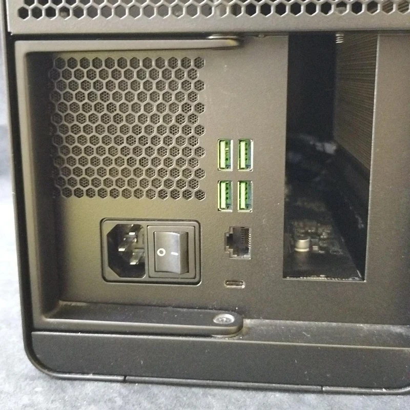 [SCHROTT] RAZER Externe GPU-Box Core X Chroma RC21-0143
