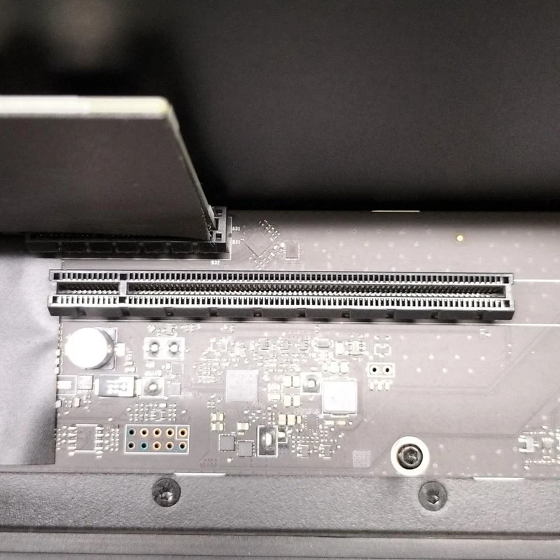 [SCHROTT] RAZER Externe GPU-Box Core X Chroma RC21-0143