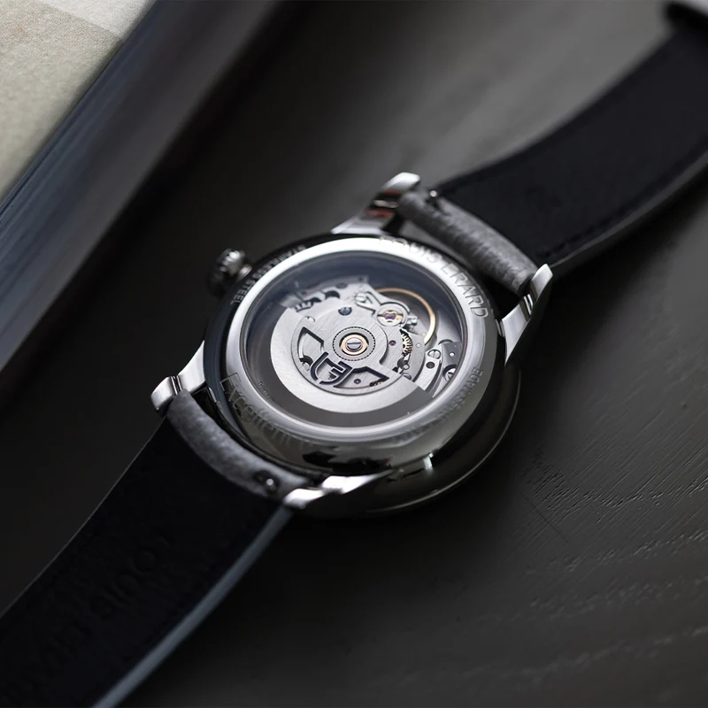 Le Régulateur Gravé Bleu 39mm - Blue on Leather Strap