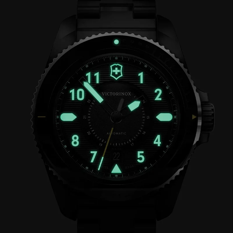 Journey 1884 43mm - Black on Bracelet