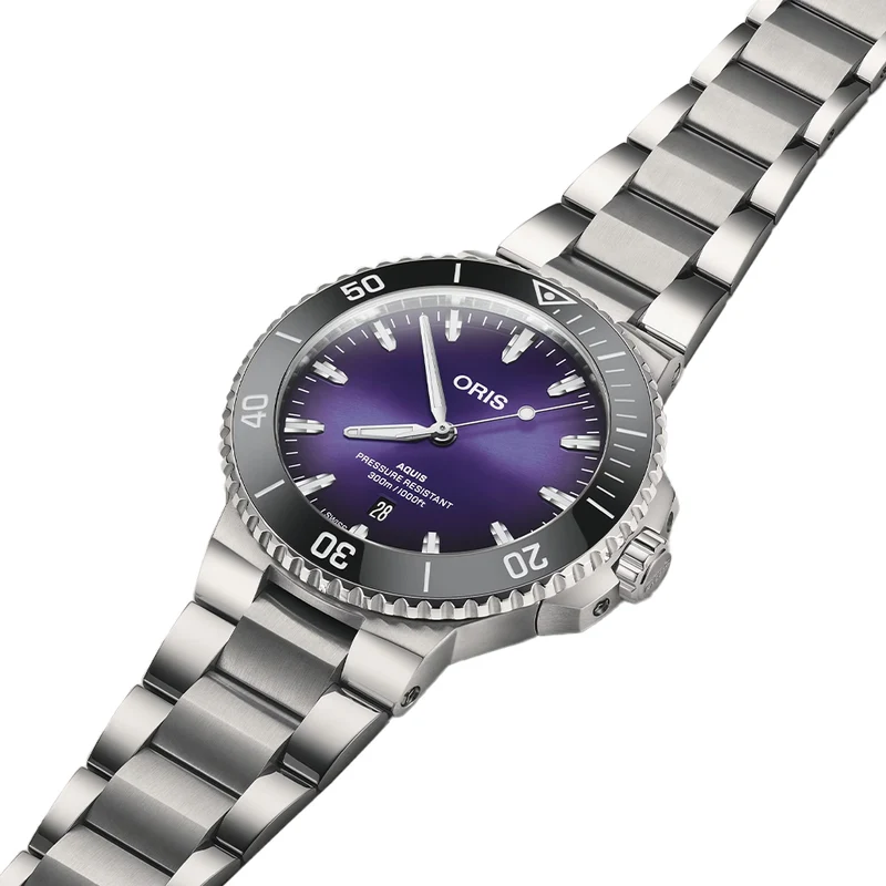 Aquis Date Tungsten Bezel "Berries" Edition 43.5mm - Purple on Bracelet