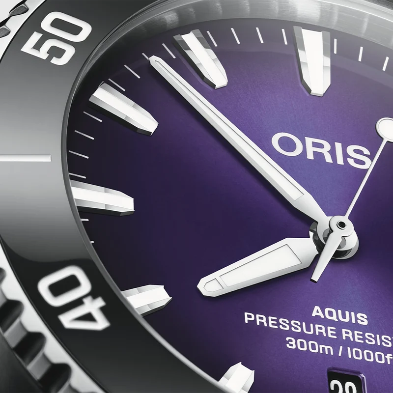 Aquis Date Tungsten Bezel "Berries" Edition 43.5mm - Purple on Bracelet