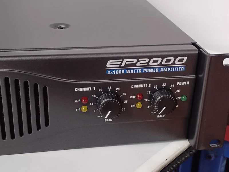 BEHRINGER Endstufe EP2000