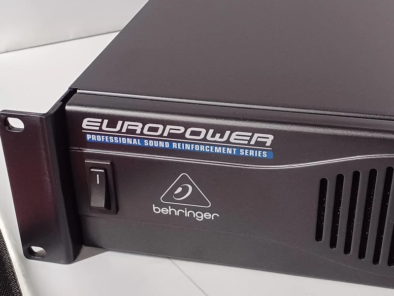 BEHRINGER Endstufe EP2000