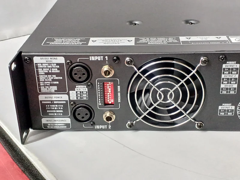BEHRINGER Endstufe EP2000