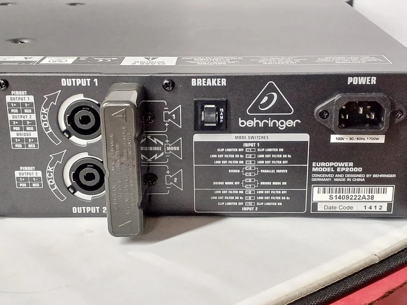 BEHRINGER Endstufe EP2000