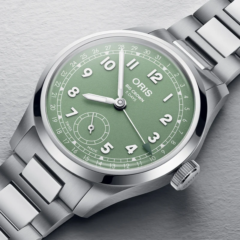 Big Crown Pointer Date Caliber 403 40mm - Green on Bracelet