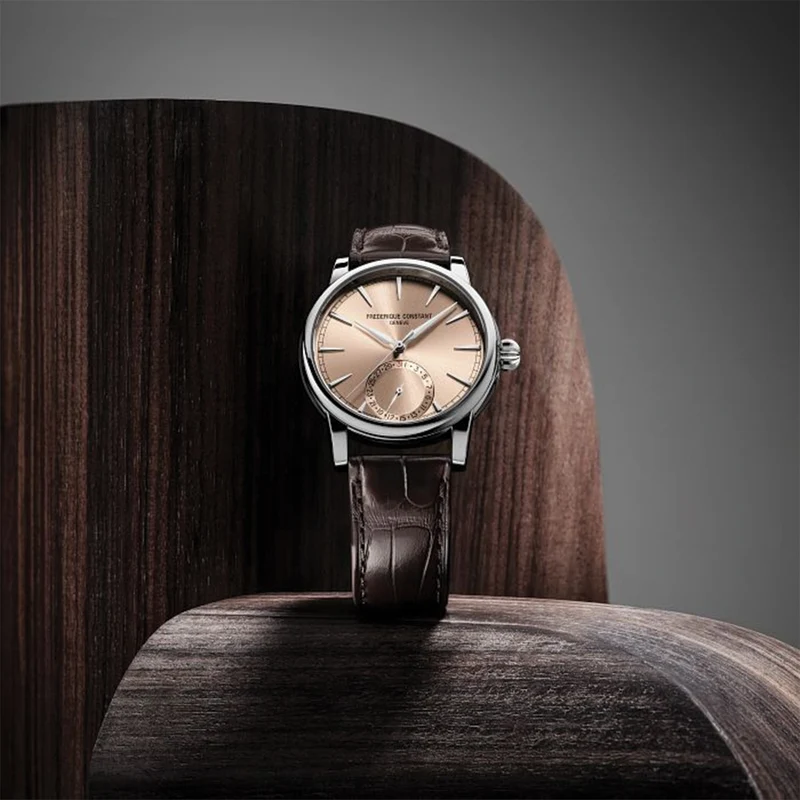 Manufacture Classic Date Automatic 40mm - Salmon on Leather Strap