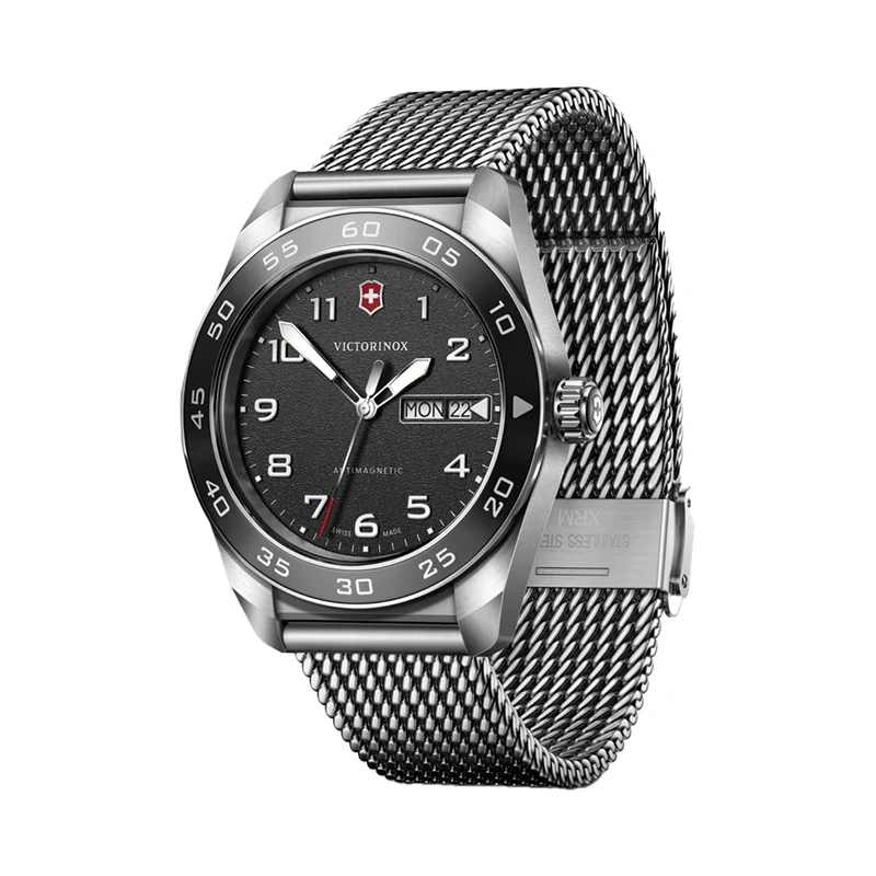 Swiss Army Quartz 42mm - Black on Bracelet