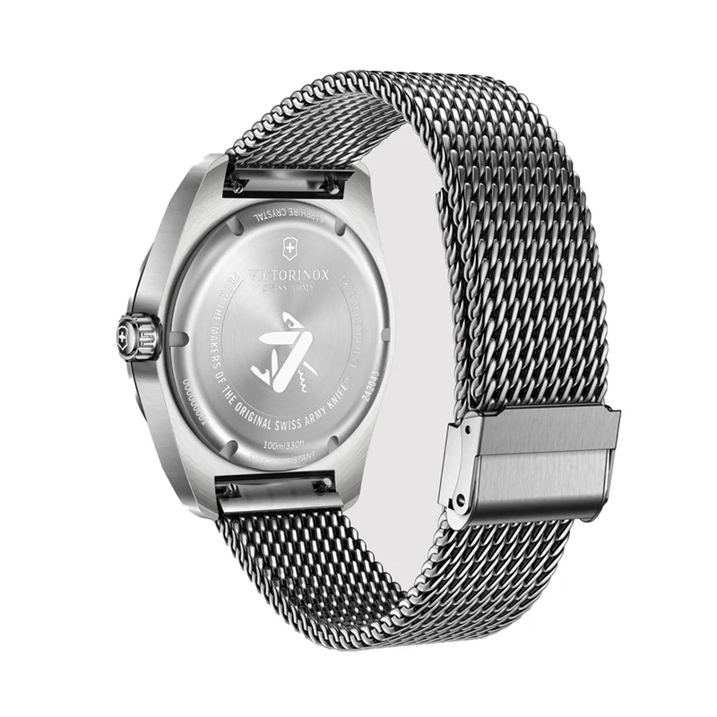 Swiss Army Quartz 42mm - Black on Bracelet
