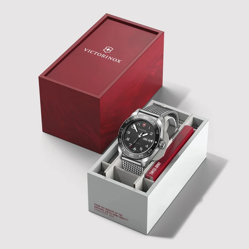 Swiss Army Quartz 42mm - Black on Bracelet