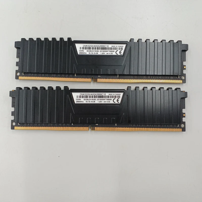 CORSAIR DDR4-Speicher CMK32GX4M2A2666C16