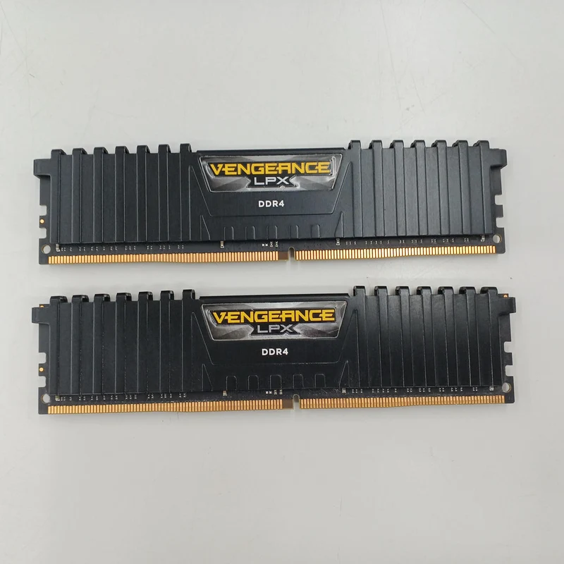 CORSAIR DDR4-Speicher CMK32GX4M2A2666C16