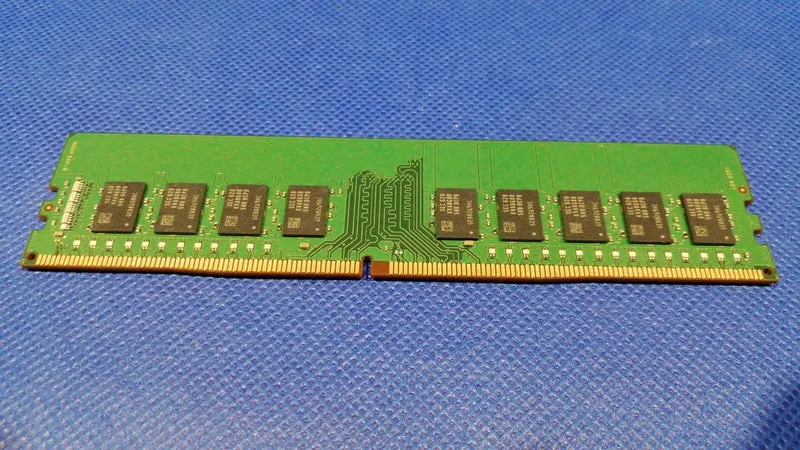 SAMSUNG DDR4 Desktop-RAM 16GB x1 M391A2K43BB1-CPBQ