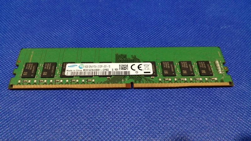 SAMSUNG DDR4 Desktop-RAM 16GB x1 M391A2K43BB1-CPBQ