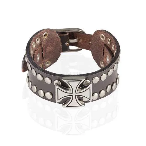 Lederarmband mit Nieten und Eisernen Kreuz