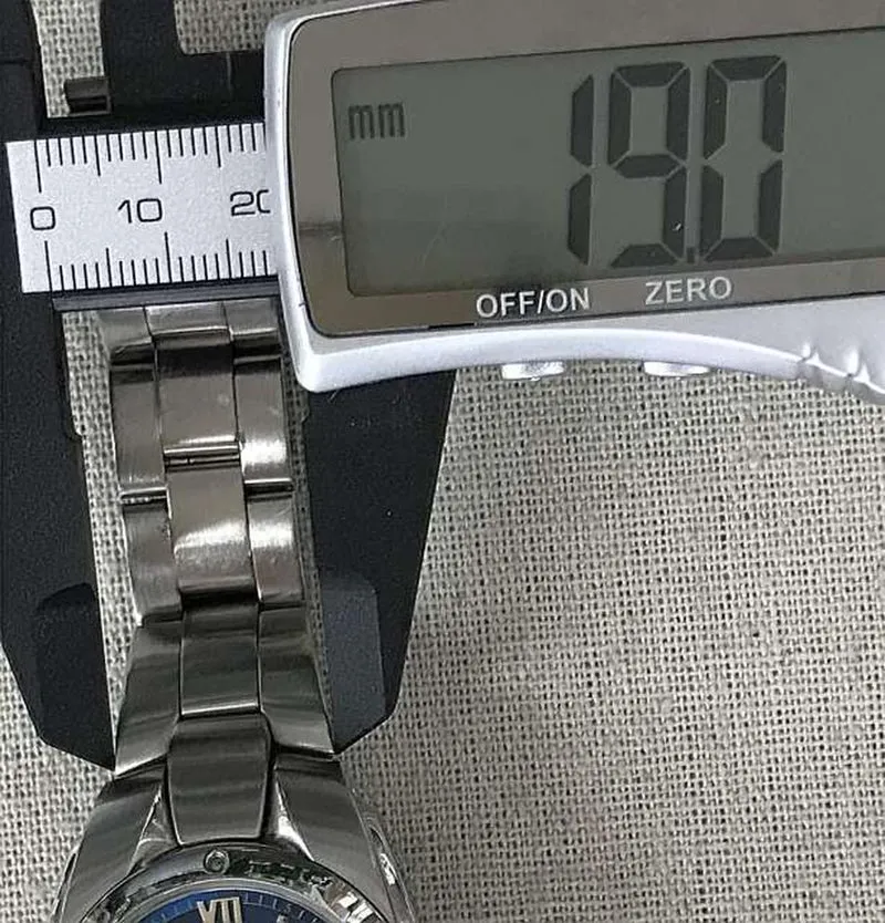 SEIKO (Delikatware) Quarzarmbanduhr 8F32-005A